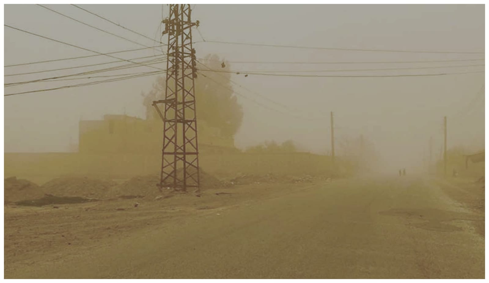 عاصفة غبارية تقطع الاتصالات عن ريف الرقة الغربي