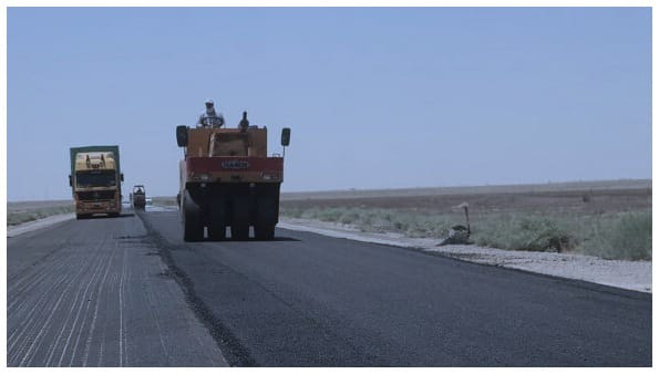 بأوامر إيرانية.. حكومة نظام الأسد تقرر صيانة طريق البوكمال - الميادين